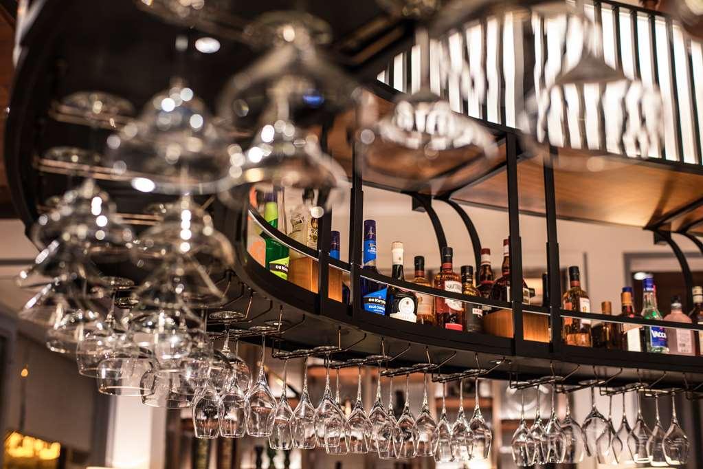 Artyzen Grand Lapa Macau Otel Olanaklar fotoğraf The bar at the restaurant