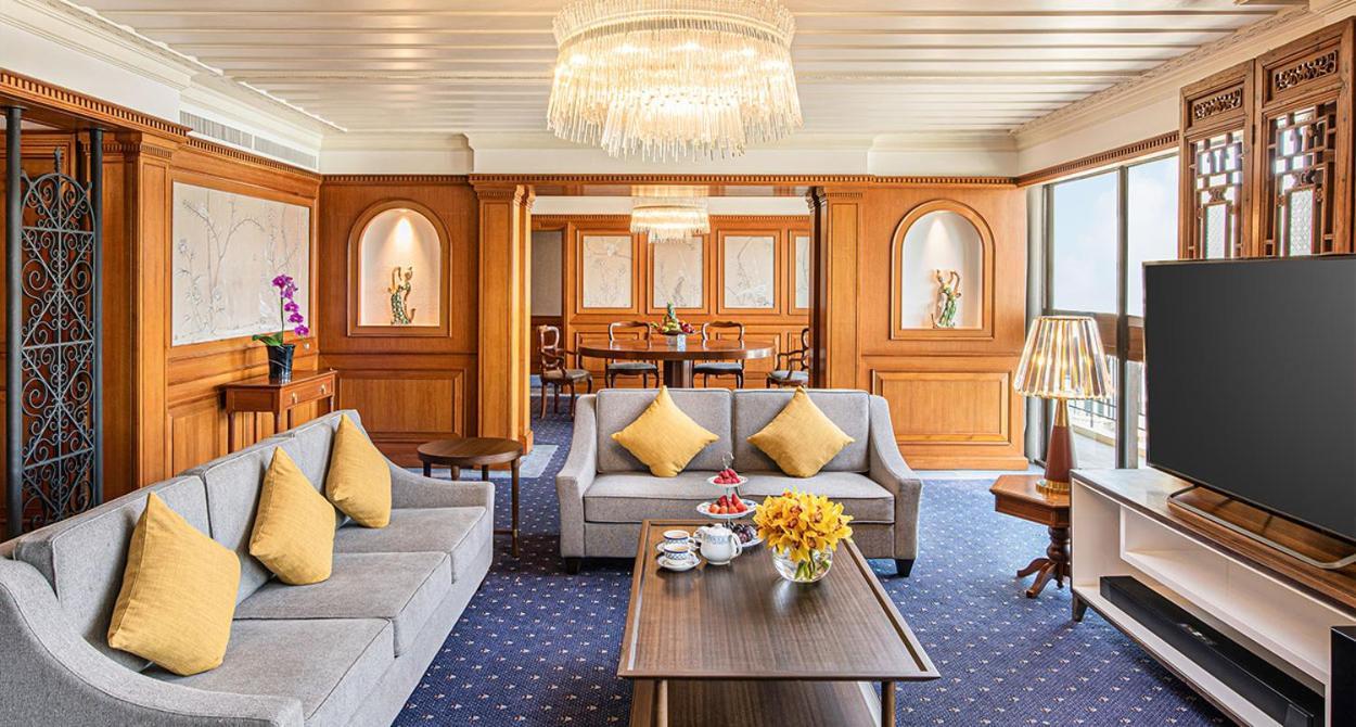 Artyzen Grand Lapa Macau Otel Dış mekan fotoğraf The interior of a suite on board Queen Mary 2